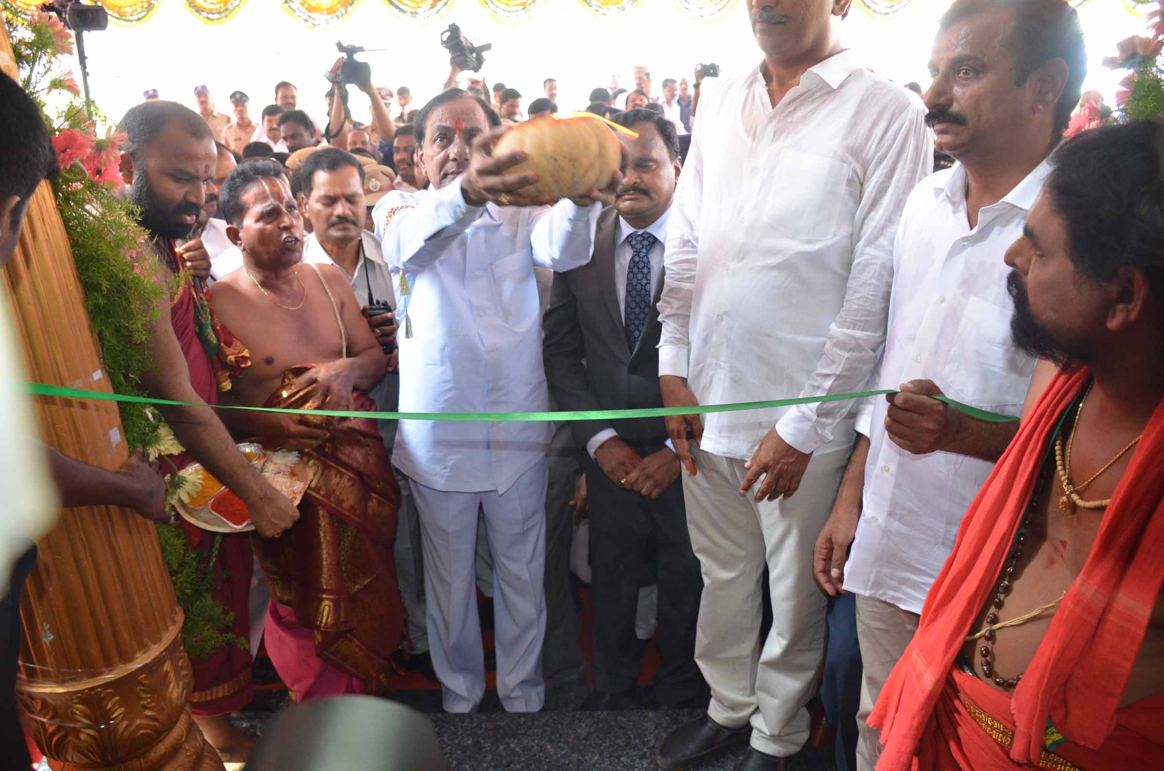CM KCR at Siddipet district launch photos