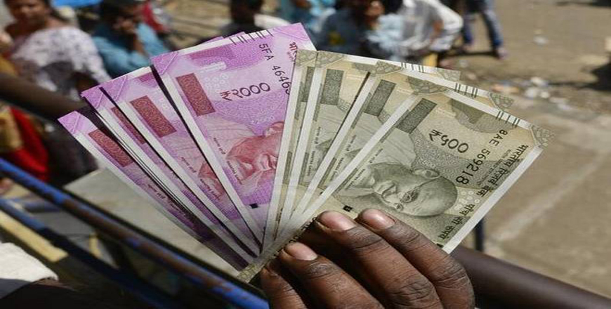 Nepal bans new Indian currency