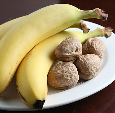 bananas-nuts-clean-eating