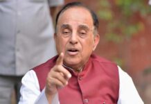 This swamy changes colors