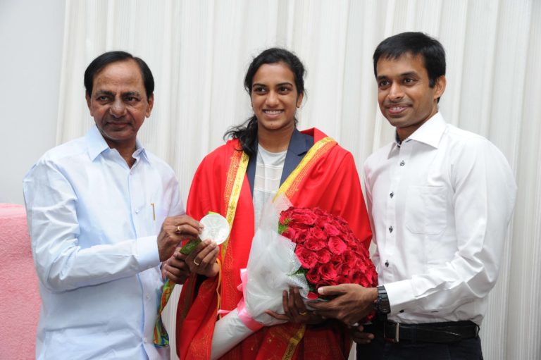 సింధును అభినందించిన సీఎం కేసీఆర్