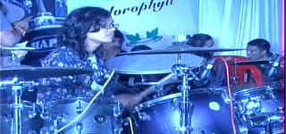 Indore girl Shrishti Patidar breaks world record by playing drum for more than 24 hours