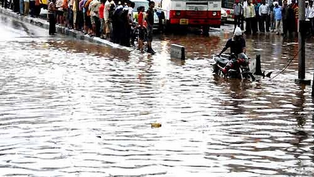 Heavy rains batter Telangana