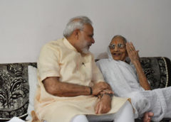 pm-modi-with-mother