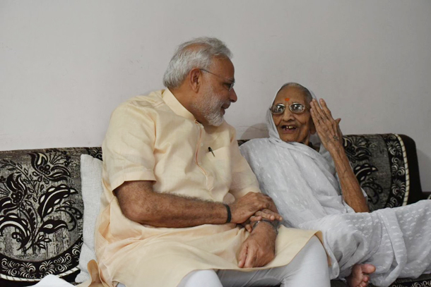 pm-modi-with-mother