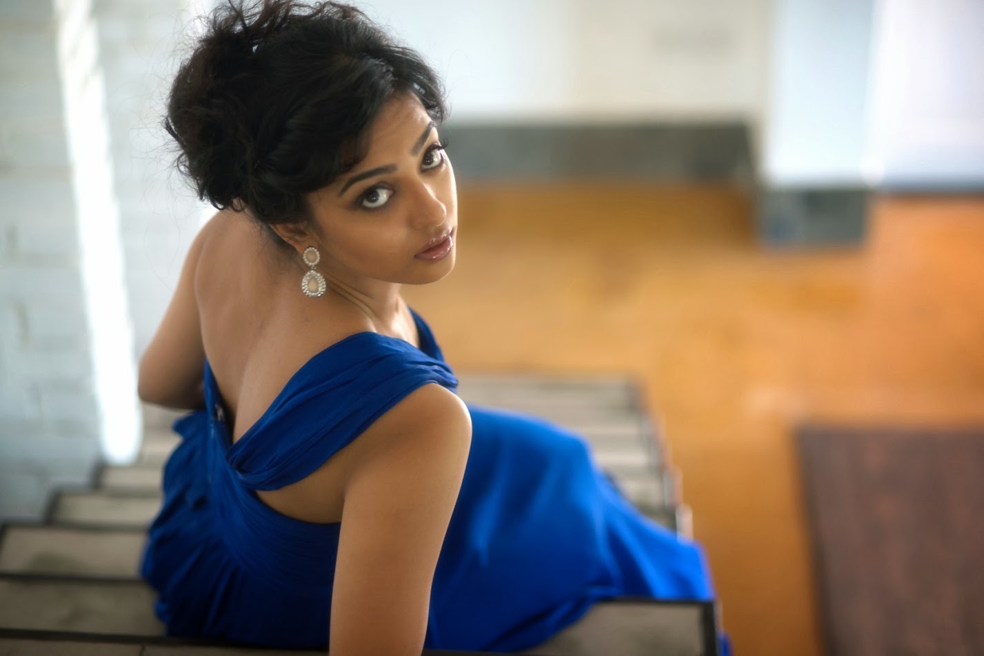 HOT Actress radhika apte