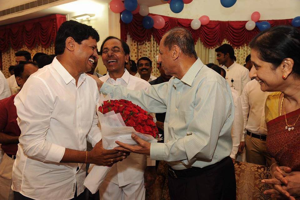 KCR and KTR greeting Governor Narasimhan on his birthday