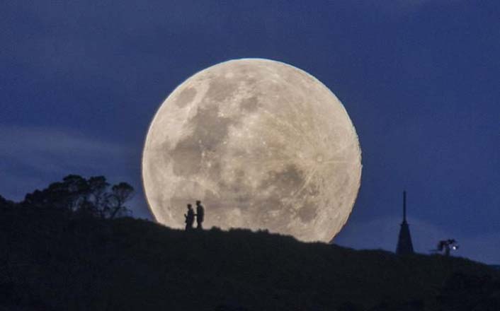Largest & brightest  moon in 70 years this night 