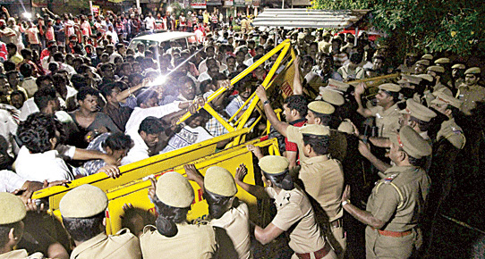 Tamil Nadu CM Jayalalithaa suffers cardiac arrest