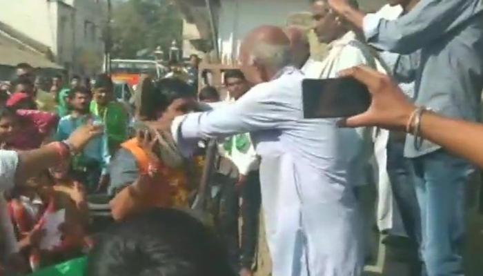 BJP man greeted with chappal garland 