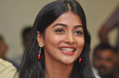 Pooja hegde grand mother dance