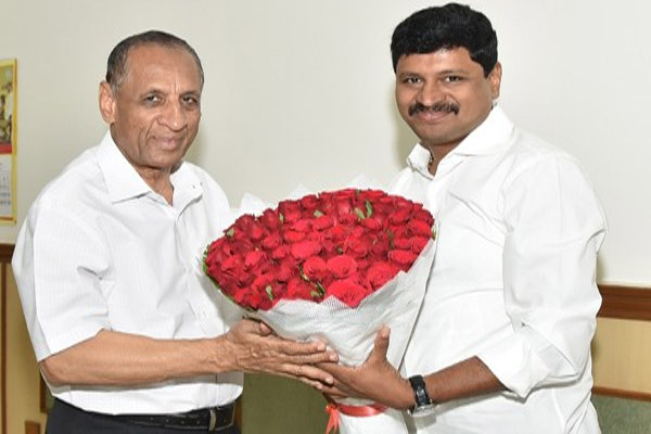   Santosh meets Governor Narasimhan 