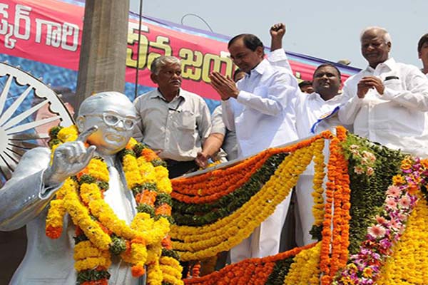 KCR paid Floral tributes to Dr BR Ambedkar
