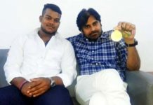 Pawan Kalyan met 'Commonwealth' winner's chiming