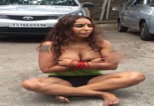 Srireddy sits half-naked on road-sensational