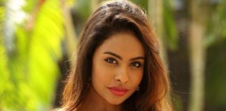 Tollywood Actress sri reddy warns trollers, Agaist Filled The Case