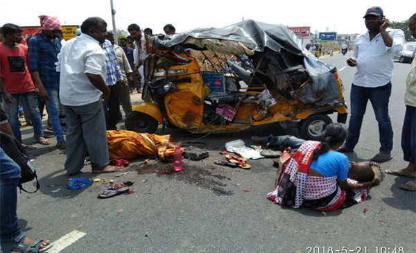 telugu tv anchor lobo car accident in jangaon district