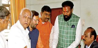 Yeddyurappa and Sriramulu resign from the Lok Sabha