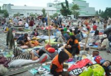 Indonesia earthquake: Hundreds dead