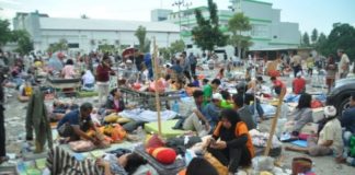 Indonesia earthquake: Hundreds dead