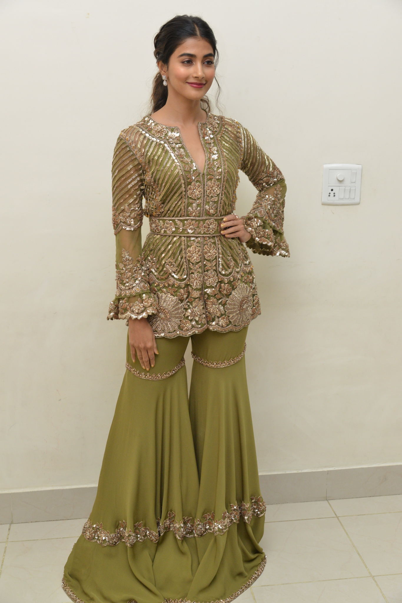 Pooja Hegde Latest Photos (1)