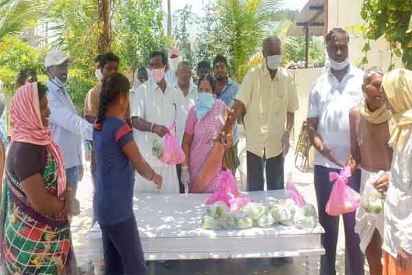 Telangana CM PRO distributing Bathai fruits