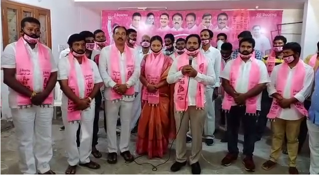 Several Congress leaders join TRS