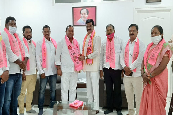 Congress Leaders Join TRS