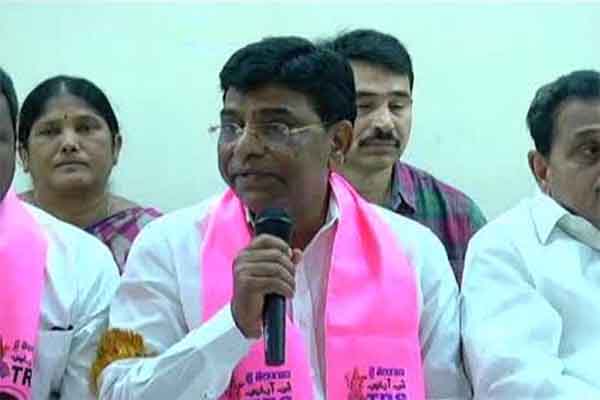 TRS MP Nama Nageswara Rao Praises CM KCR