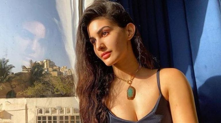 Amyra Dastur Latest in trend
