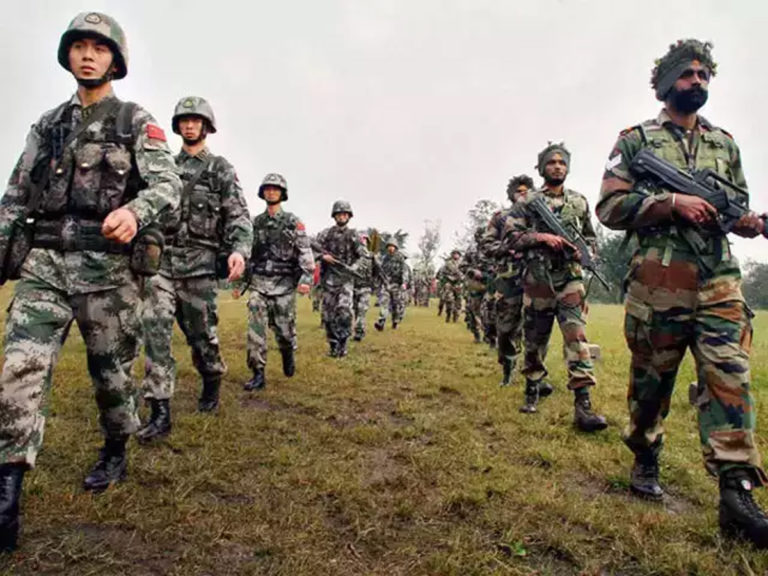 Indian and Chinese soldiers