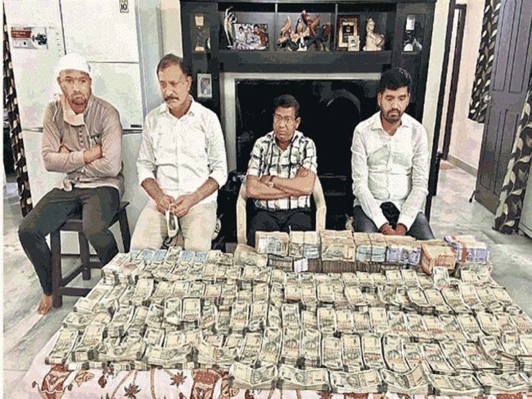 ఏసీబీకి చిక్కిన అవినీతి తిమింగళం..!