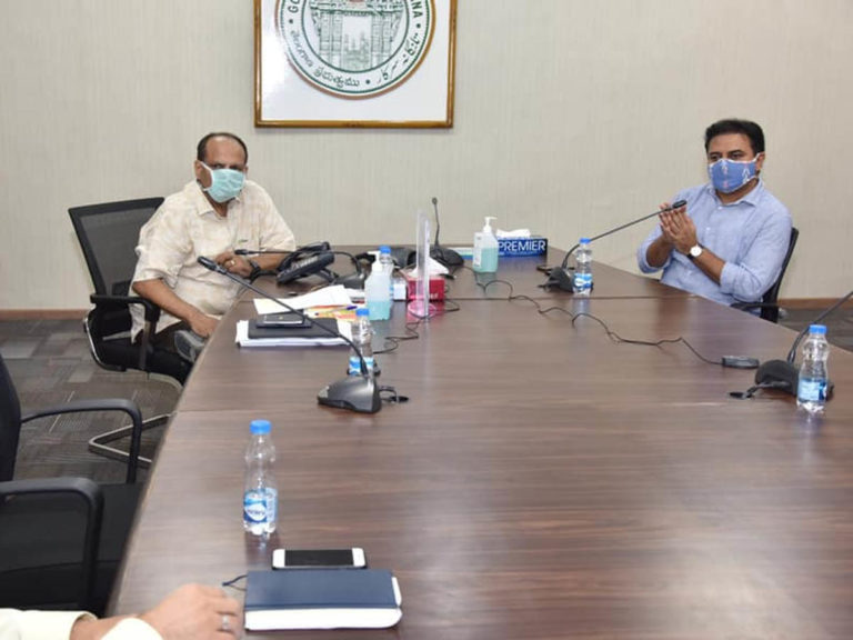 ఆరోగ్యశాఖ అధికారులతో కేటీఆర్ సమీక్ష..