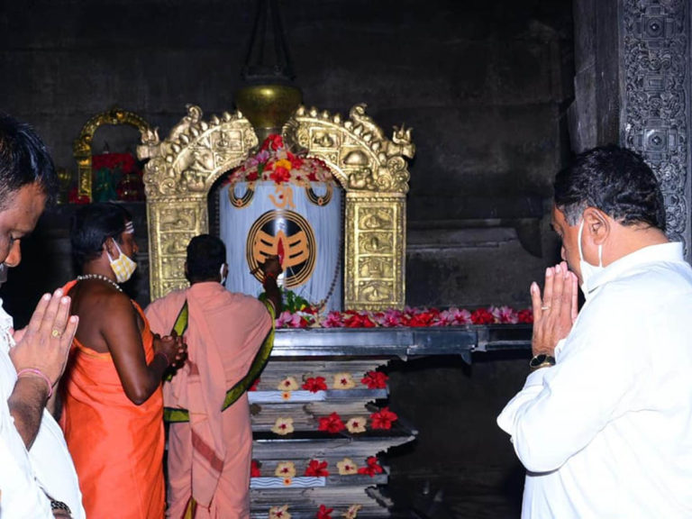 రామప్ప గుడిని సందర్శించిన మంత్రి ఎర్రబెల్లి..