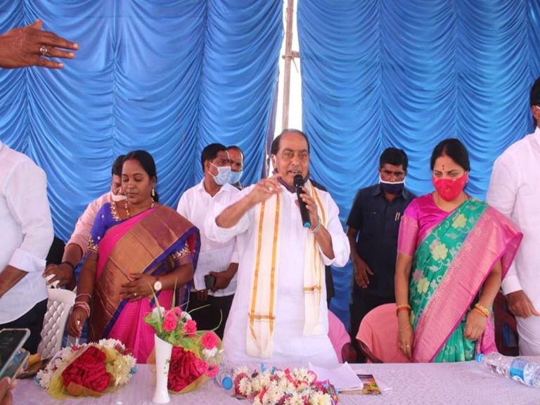 తెలంగాణలో ఆలయాలకు మహర్దశ: మంత్రి