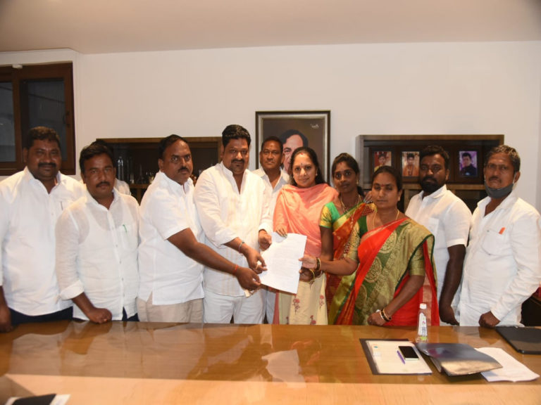ఎమ్మెల్సీ కవితను కలిసిన జెడ్పీటీసీలు..