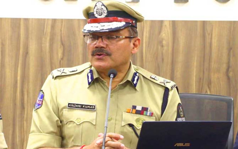 నిమ్స్‌లో కోవిడ్ హెల్ప్ డెస్క్‌ను ప్రారంభించిన సీపీ..