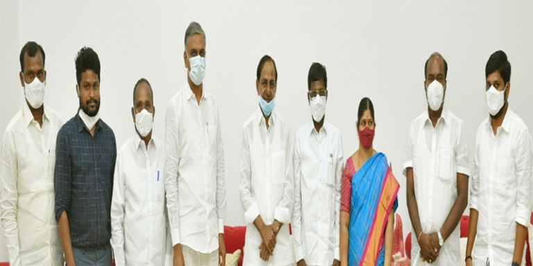సీఎం కేసీఆర్‌ను కలిసిన సిద్దిపేట చైర్ పర్సన్..
