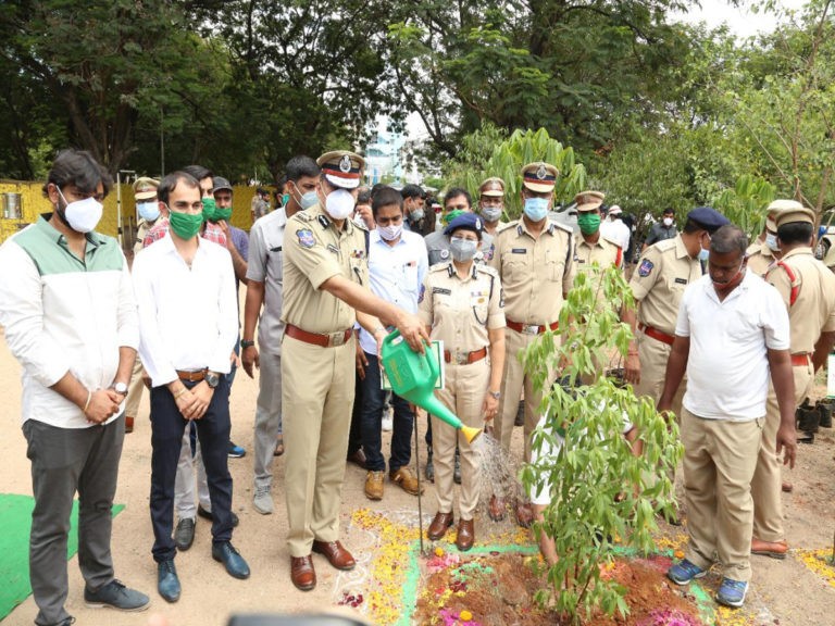 గ్రీన్ ఛాలెంజ్‌లో పాల్గొన్న సీపీ అంజనికుమార్‌..