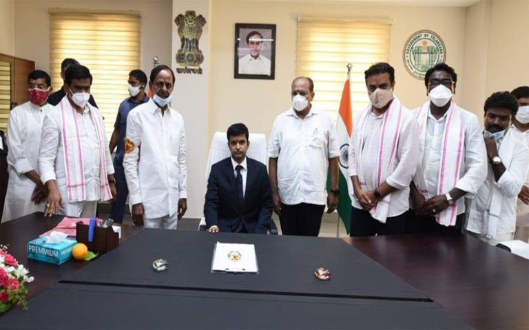 స‌మీకృత క‌లెక్ట‌రేట్‌ను ప్రారంభించిన సీఎం కేసీఆర్