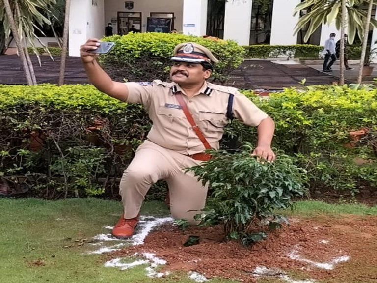 గ్రీన్ ఛాలెంజ్‌లో పాల్గొన్న సైబరాబాద్‌ కొత్త సీపీ స్టీఫెన్‌ రవీంద్ర..