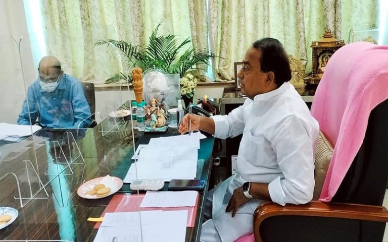 ఆలయాల అభివృద్ధి పనులపై మంత్రి అల్లోల సమీక్ష..