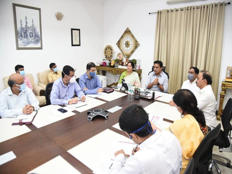 రాష్ట్ర ప్రజల హెల్త్ ప్రొఫైల్ ప్రాజెక్టుపై మంత్రి కేటీఆర్‌ సమీక్ష..