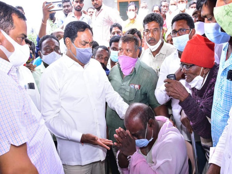 మంత్రి ఎర్రబెల్లి కన్నీటి పర్యంతం..