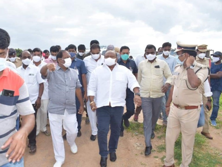 సీఎం కేసీఆర్‌ సభ ఏర్పాట్లను పరిశీలించిన మంత్రులు..