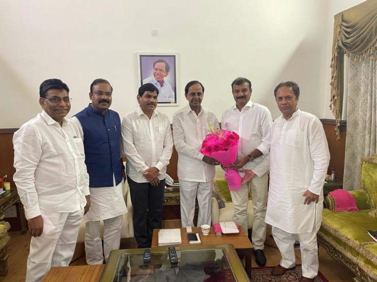 సీఎం కేసీఆర్‌తో టీఆర్ఎస్ ఎంపీల భేటీ..