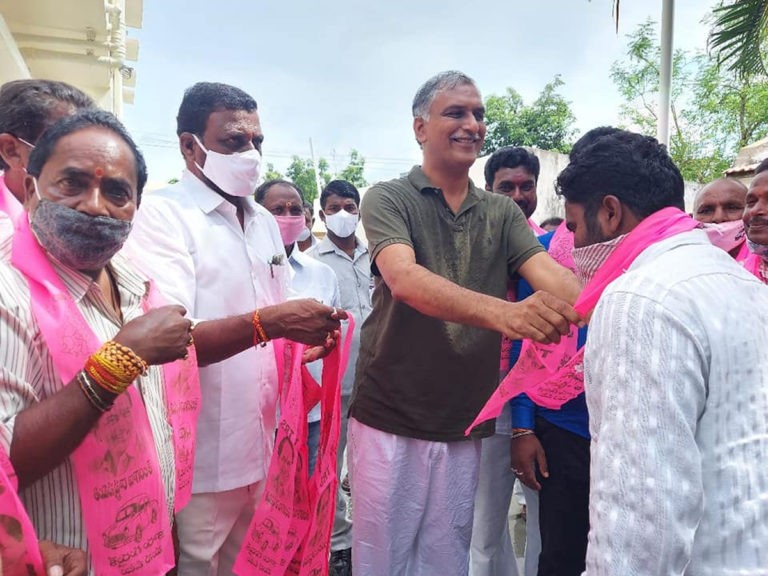 టీఆర్‌ఎస్‌లోకి భారీగా చేరికలు..