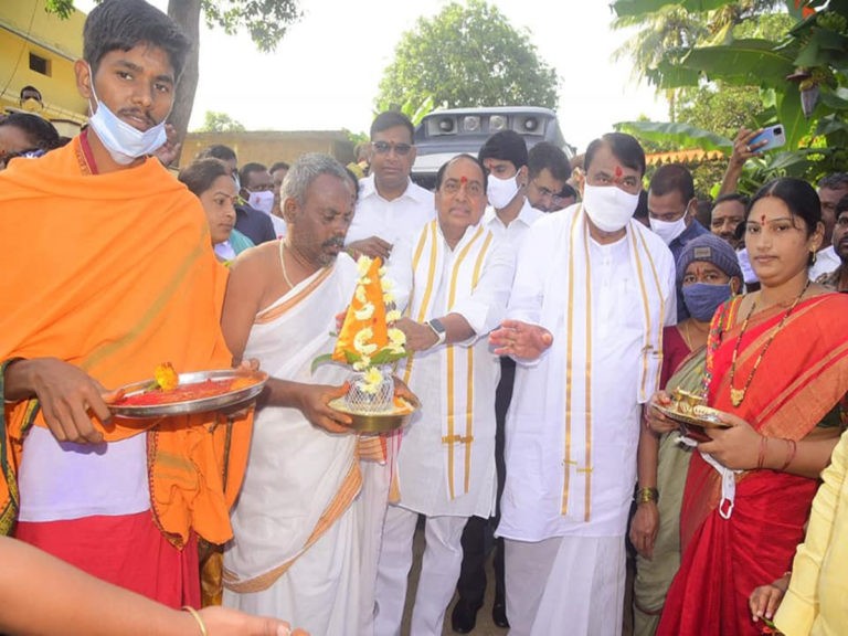 ఆలయాలతో ఆధ్యాత్మిక చింతన: మంత్రి అల్లోల‌