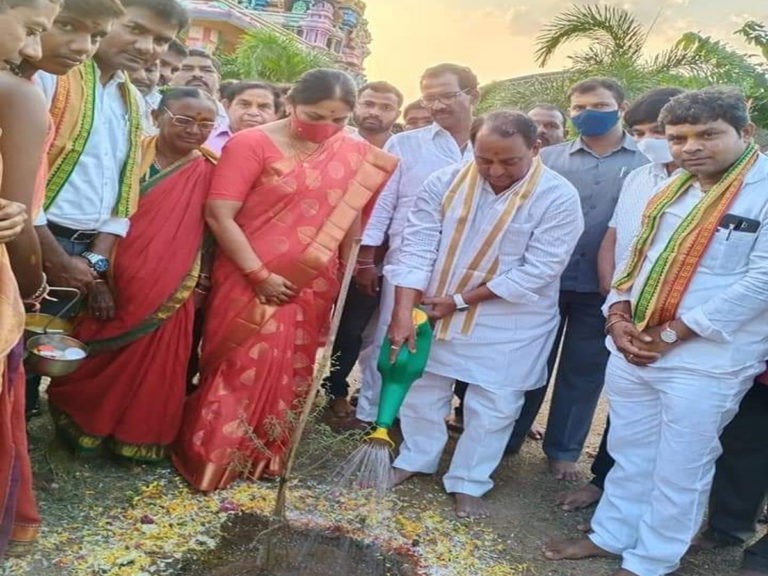 జమ్మి మొక్కలు నాటిన మంత్రి ఇంద్ర‌క‌ర‌ణ్ రెడ్డి..