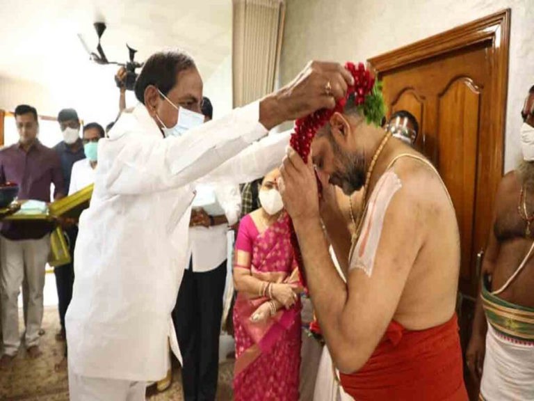 చిన‌జీయ‌ర్ స్వామిని క‌లిసిన సీఎం కేసీఆర్..